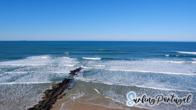 Detail of the waves breaking at Almagreira surfing spot